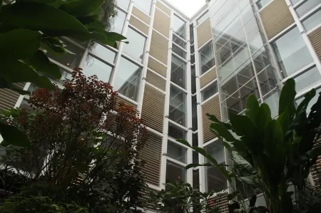 Jambuluwuk Malioboro Hotel Yogyakarta Отели рядом с достопримечательностью «Kotabaru»