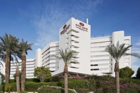 Crowne Plaza Jordan - Dead Sea Resort & Spa Отели в г. Ma'in