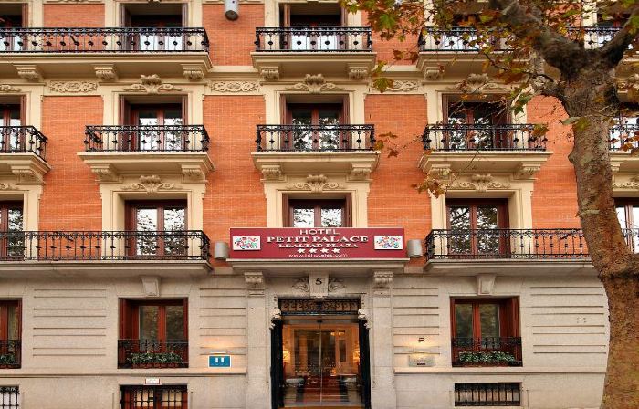 Petit Palace Lealtad Plaza