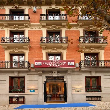 Petit Palace Lealtad Plaza Отели рядом с достопримечательностью «Бульвар Пасео-дель-Прадо»