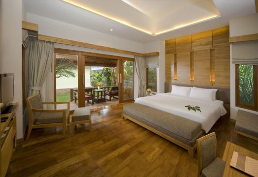 Thai House BeachHotel Overview