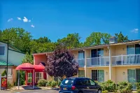 HomeSpring Inn & Studios Hotels in Њуингтон