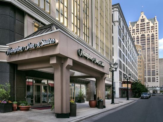 10 Best Hotels Near The Swing Park Milwaukee 22 Trip Com