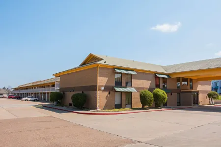 OYO Hotel Texarkana Trinity AR Hwy I-30