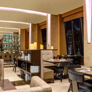 Hilton New York Times Square Отели рядом с достопримечательностью «Мидтаун»