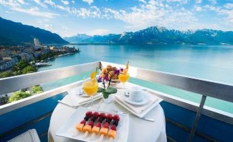 3. Hotel Mo..