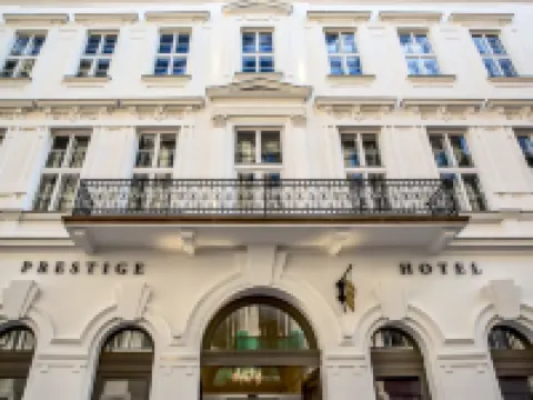 Prestige Hotel Budapest Hotel berhampiran Széchenyi Chain Bridge