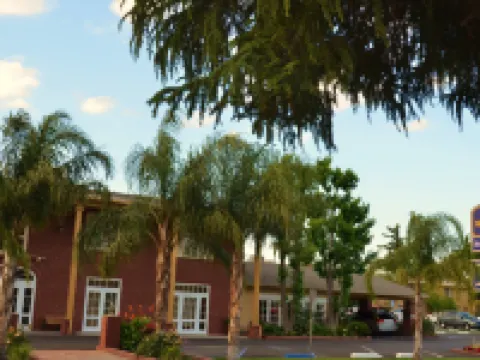 Best Western Plus Hill House ベーカーズフィールドのホテル