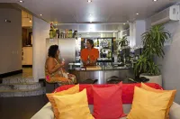 Sea Castle Hotel Camps Bay - bar