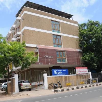 Lloyds Serviced Apartments, Near Music Academy Hotels near Indian Bank