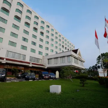 Aryaduta Pekanbaru Отели рядом с достопримечательностью «Река Сиак»