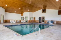 Comfort Inn Dyersville Near the Field of Dreams - Pools