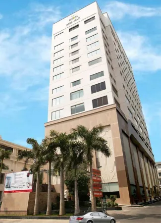 Aurora Hotel Plaza Отели рядом с достопримечательностью «Nhà thờ Phêro-Gx Tân mai»