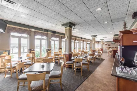 Chateau Moncton, Trademark Collection by Wyndham Отели рядом со станцией Залізнична станція Монктон