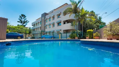 Hampton Court Apartments Hotel di Clayfield