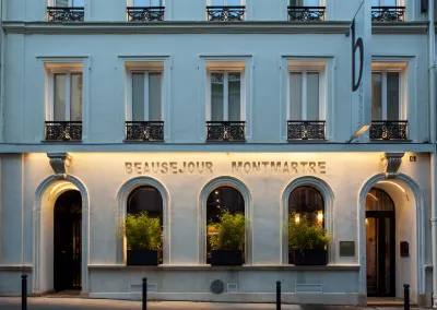 B Montmartre Hotels near Lanna Café