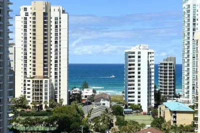The Meriton on Main Beach Hotel di Southport