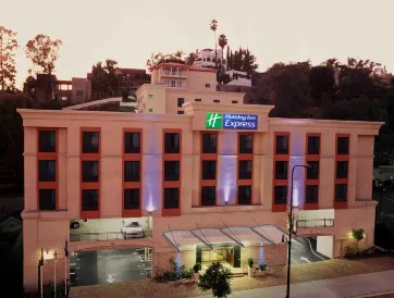 Holiday Inn Express Hollywood Walk of Fame, an IHG Hotel