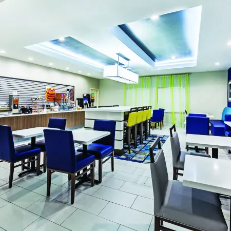 La Quinta Inn & Suites by Wyndham Palestine
