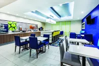 La Quinta Inn & Suites by Wyndham Palestine - breakfast