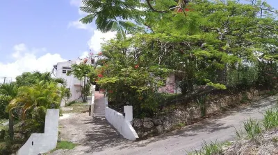 Morris Apartments Hotels near Bathsheba Beach