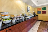 Comfort Suites Forsyth near I-75 - breakfast