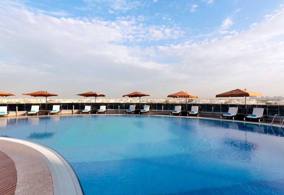 3. 노보텔 아부 다..