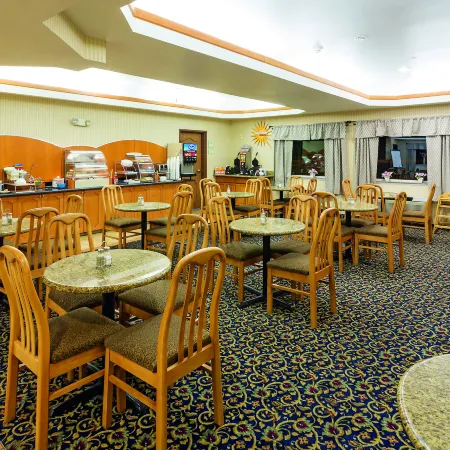 La Quinta Inn & Suites by Wyndham Salem or