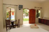 Las Brisas Resort and Villas فنادق في Playa Hermosa