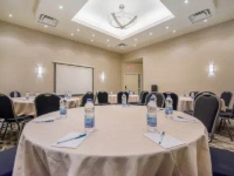 Spark by Hilton Montreal Brossard Hotels in Brossard