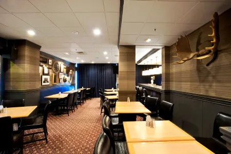 Sandman Hotel Montreal - Longueuil Отели рядом с достопримечательностью «Pi-o Centre d'Amusement»