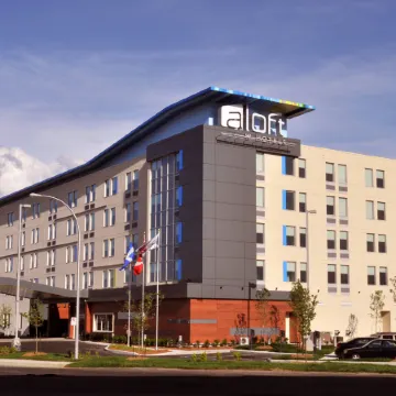 Aloft Montreal Airport