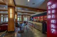 Nita Lake Lodge - bar