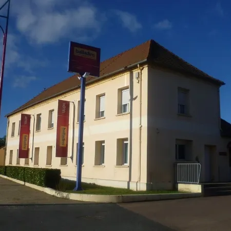 Hôtel & Résidence Avermes Отели в г. Аверм