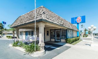 Motel 6 Kingsburg, CA