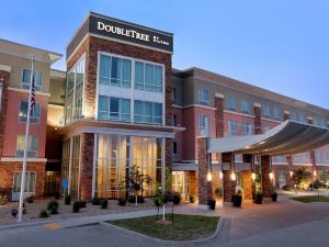 DoubleTree by Hilton West Fargo Sanford Medical Center Area