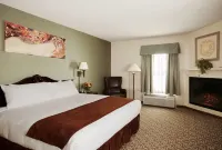 D. Hotel Suites & Spa Hotels in Holyoke
