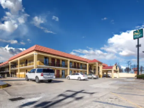 Quality Inn Hotels in Acworth