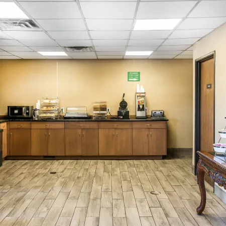 Quality Inn Alexis Rd