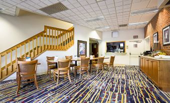 Days Inn & Suites by Wyndham Lancaster Amish Country