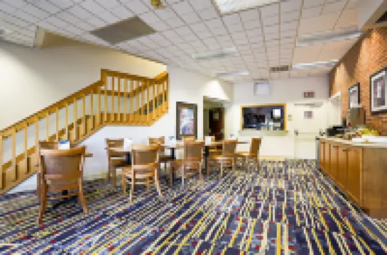 Days Inn & Suites by Wyndham Lancaster Amish Country