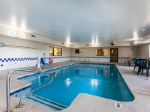 Quality Inn & Suites Hotels in La Vergne