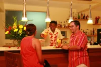 Ocean Villas Hotel - ที่มีบาร์