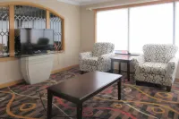 Quality Inn & Suites University Area Hotels in Muncie