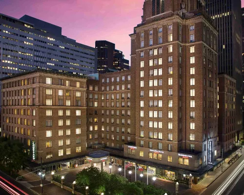 Courtyard Houston Downtown/Convention Center Hotels near Bell Station