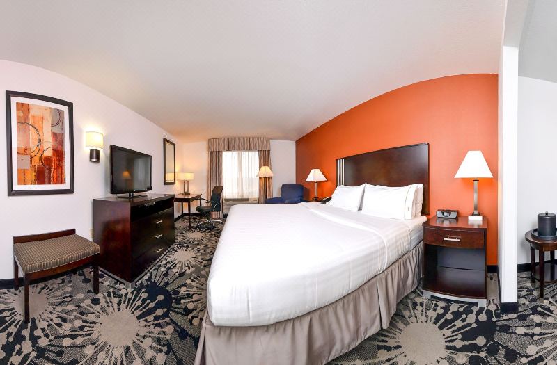 Holiday Inn Express & Suites Greenfield by IHG