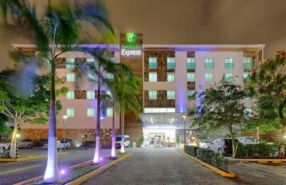 Holiday Inn Express 比亞埃爾莫薩塔巴斯科2000