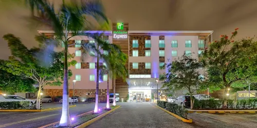 Holiday Inn Express VILLAHERMOSA TABASCO 2000 by IHG