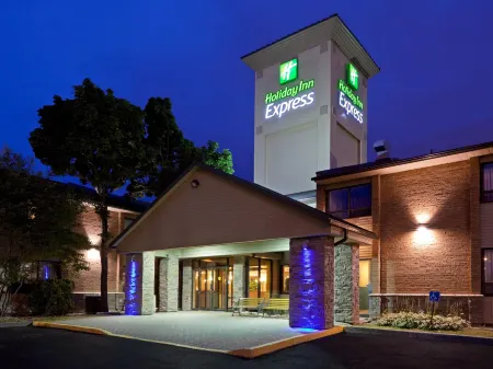 Holiday Inn Express Toronto East - Scarborough by IHG Отели рядом с достопримечательностью «Markham Convention Centre»