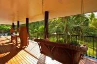 Misty Mountains Rainforest Retreat